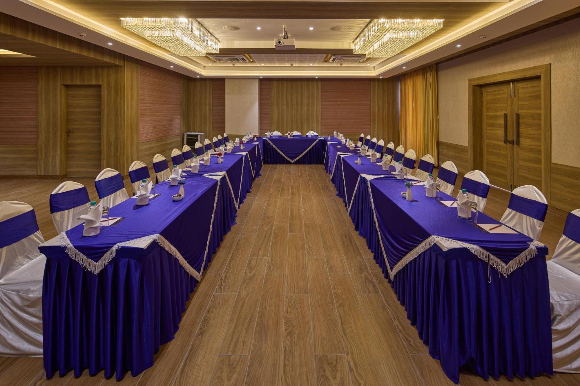 Grand Continent Hosur A Sarovar Portico Affiliate Hotel Екстер'єр фото
